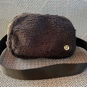 Lululemon everywhere fleece sherpa belt bag